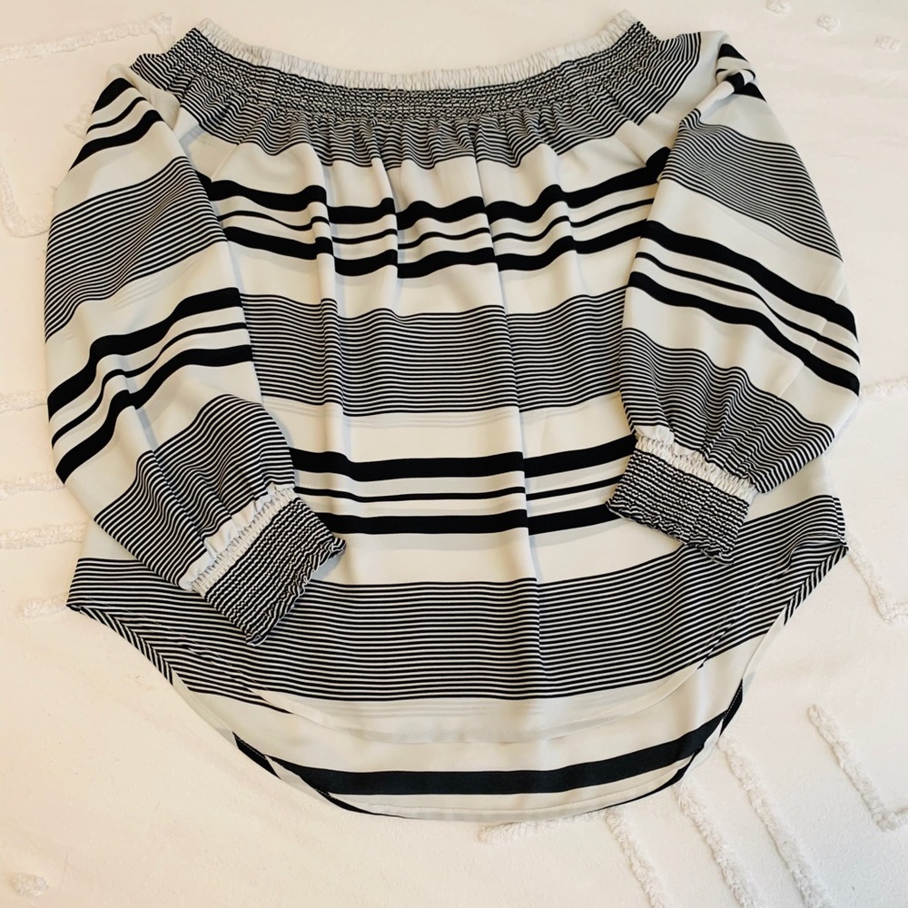 Striped off-the-shoulder Blouse